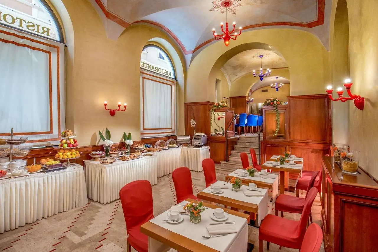 Una Hotels Empire Roma 4*,  İtalya
