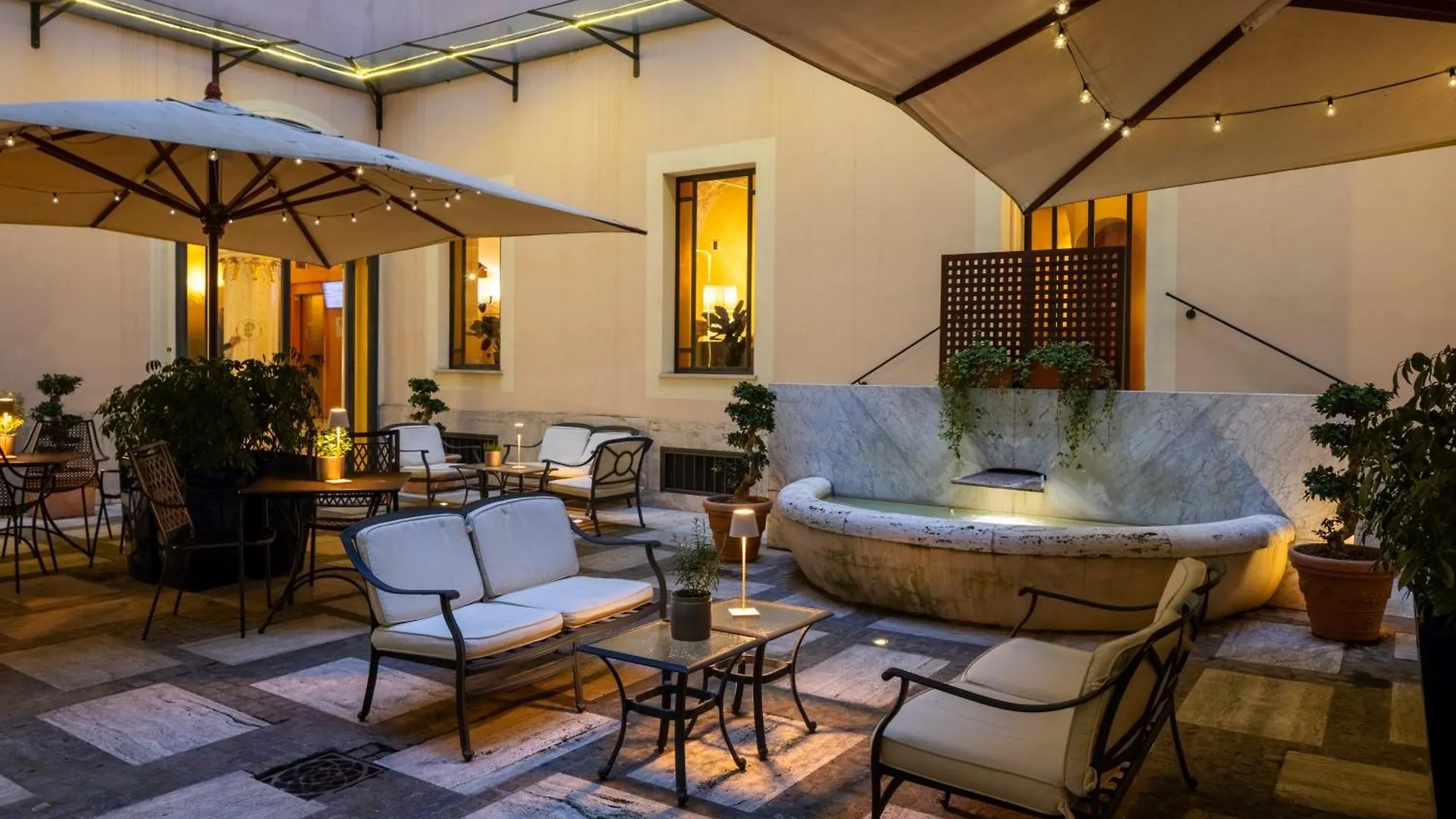 Una Hotels Empire Roma 4*,  İtalya