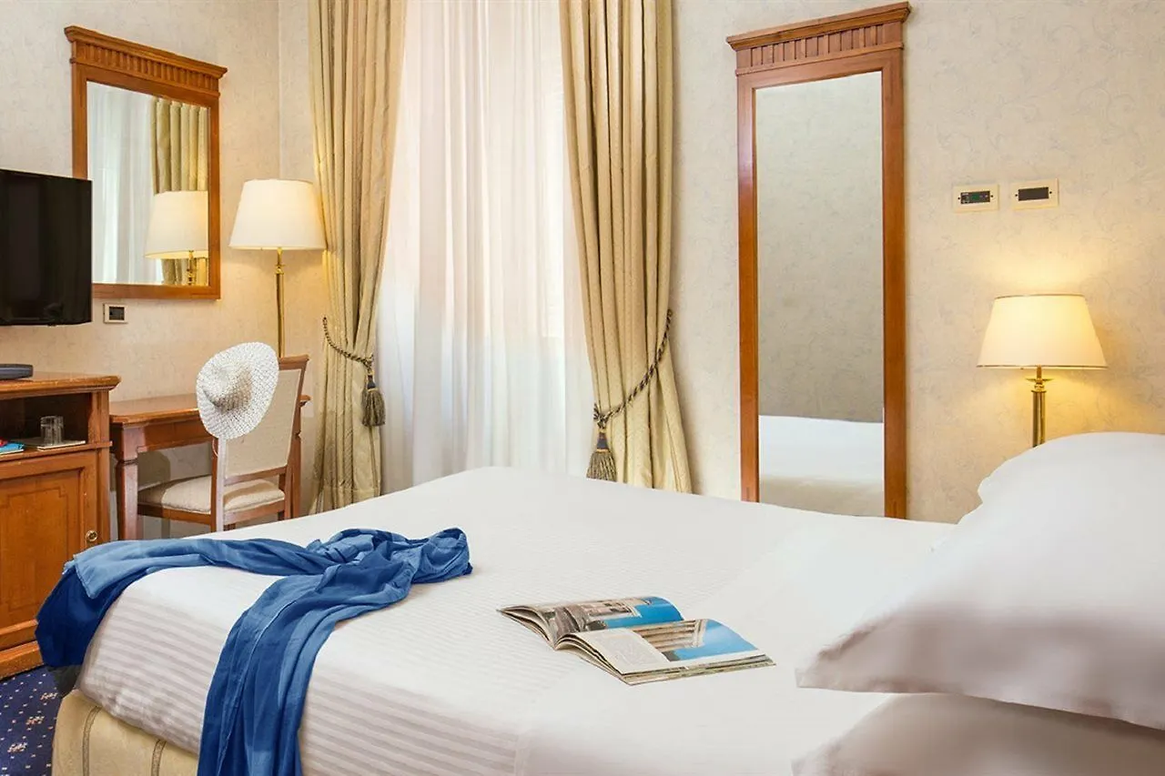 Una Hotels Empire Roma 4*,  İtalya