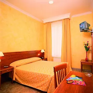Otel Kriss, Roma