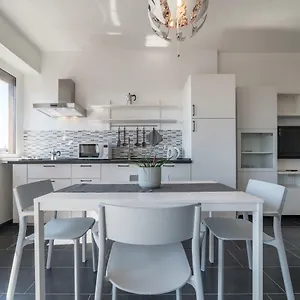 Apartment Nomentana White By Ghor, Rome